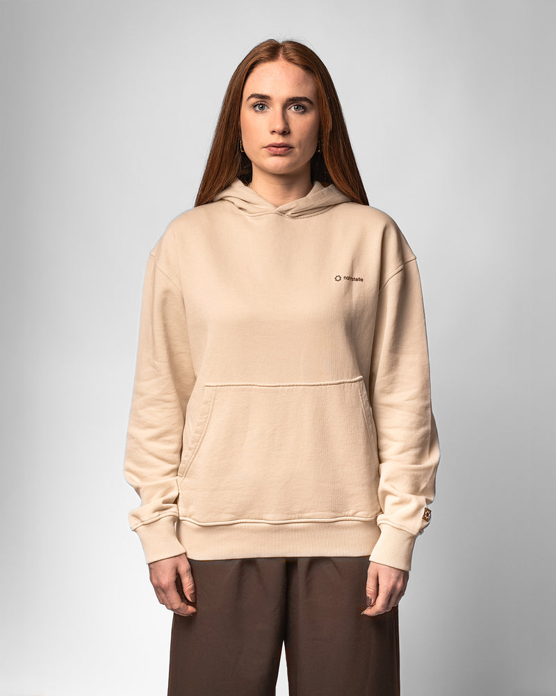 Carla ist 1,80m und trägt Größe M