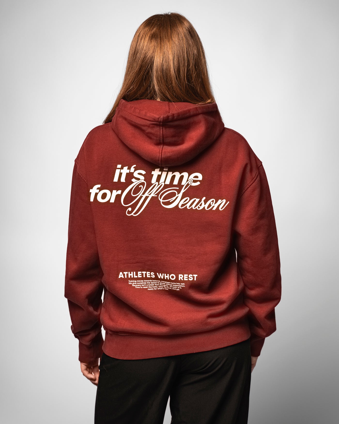 Carla ist 1,80m und trägt Größe M