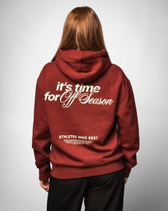 Carla ist 1,80m und trägt Größe M